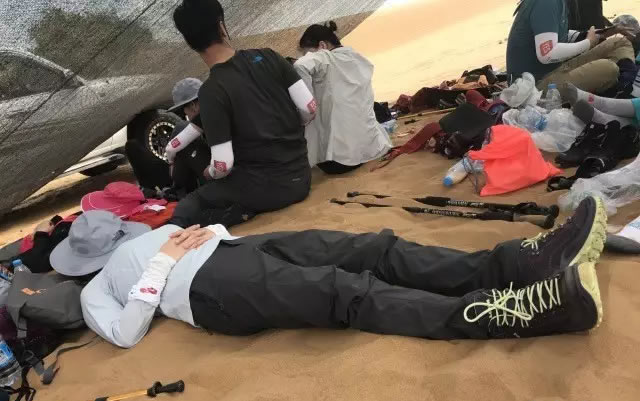 沙漠徒步